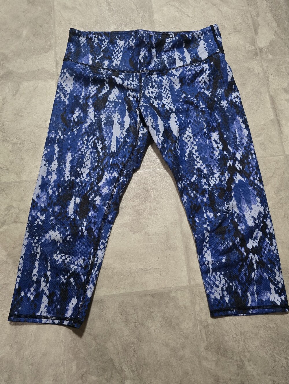 ALO Blue Snake Capris